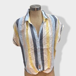 Women tops, size small, time & Tru, colors white, and blue. Excellent condition.